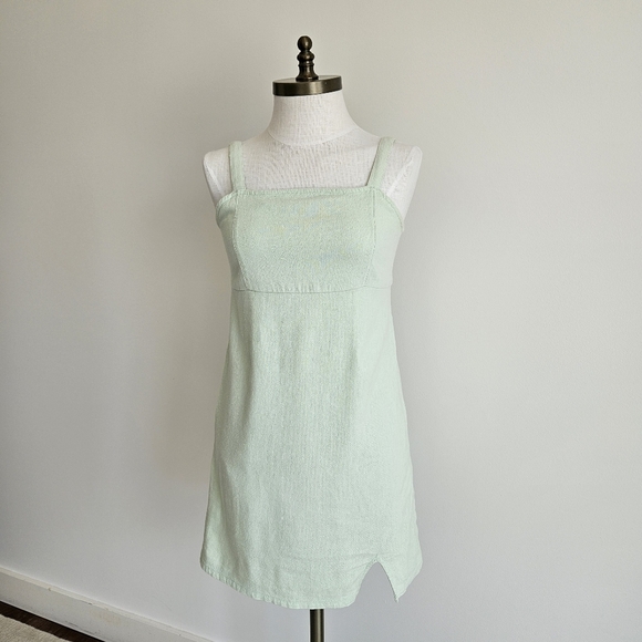 Light Green Sleeveless Dress - Picture 1 of 4